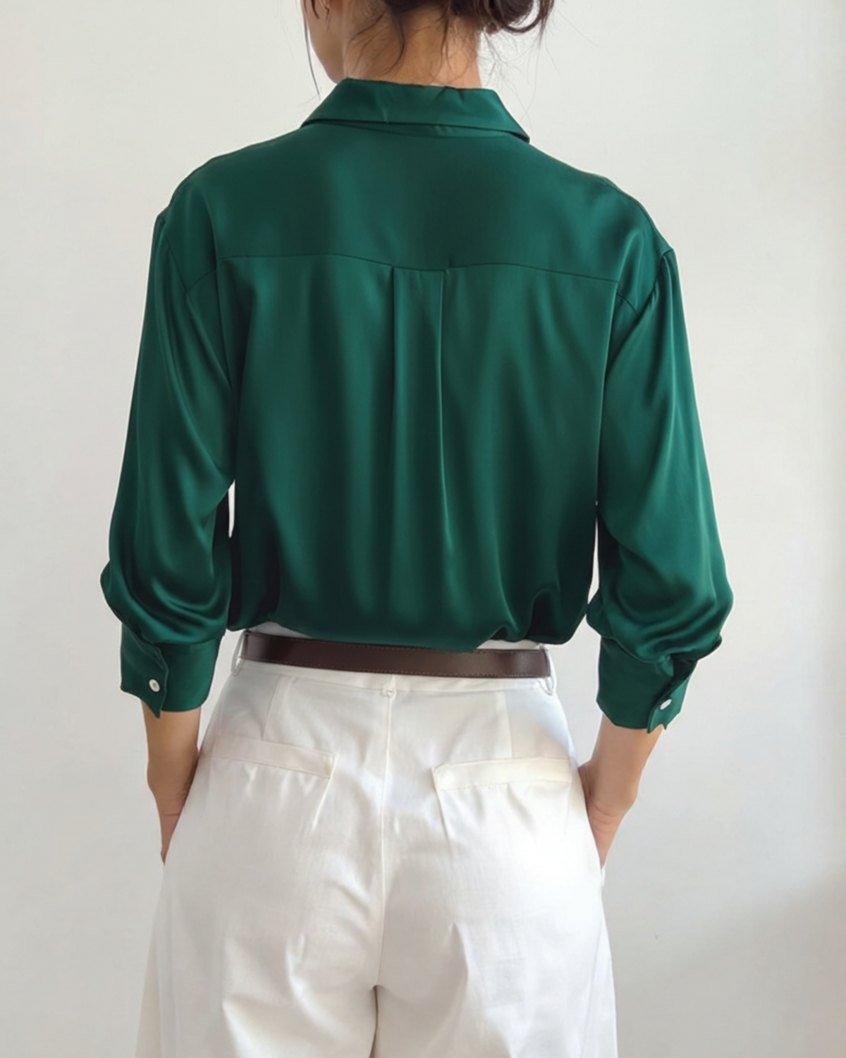 Women's Button-Front Blouse with a Curved Hem - Emerald Green