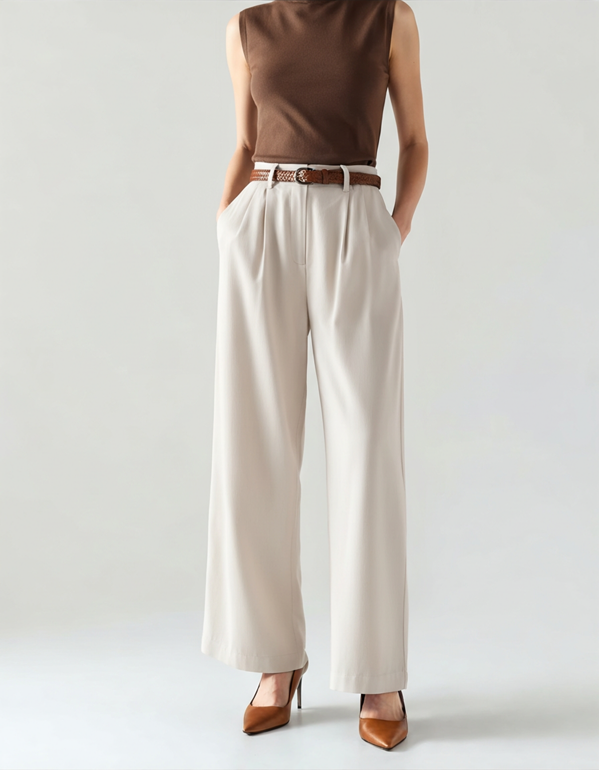 Women's Double-Pleat Trousers with a Wide-Leg Shape - White